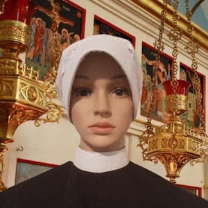 Modified nun's bonnet with visor
