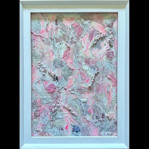 Colagem abstrata em mídia mista rosa e branca