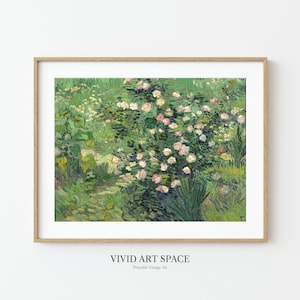 Puede incluir: Una impresi&oacute;n enmarcada de una escena de jard&iacute;n con un camino que atraviesa una exuberante vegetaci&oacute;n y rosas rosas y blancas en flor. La obra de arte es de estilo vintage, con pinceladas visibles y un marco de madera natural. El texto "VIVID ART SPACE" est&aacute; en la parte inferior.