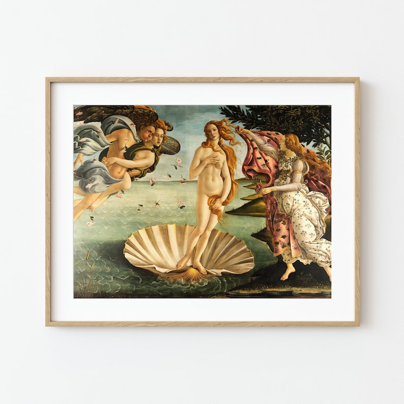 Op de afbeelding: Een Renaissance-schilderij dat de geboorte van Venus afbeeldt. De centrale figuur is een naakte vrouw die op een grote schelp staat. Ze wordt omringd door twee gevleugelde figuren, een die een rode doek vasthoudt en de andere een blauwe doek. De achtergrond is een landschap met bomen en water.
