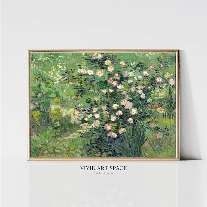 Puede incluir: Una impresi&oacute;n enmarcada de una escena de jard&iacute;n, con un camino que conduce a trav&eacute;s de exuberante vegetaci&oacute;n y rosas rosas y blancas en flor. La obra de arte tiene una est&eacute;tica vintage, con pinceladas visibles y una paleta de colores c&aacute;lidos. El texto "VIVID ART SPACE" est&aacute; en la parte inferior.