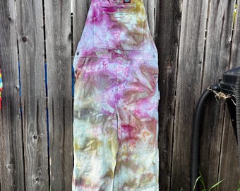 Peto Dickies teñido a mano con técnica tie-dye en tonos pastel (Talla 34x32) – Ropa de trabajo hippie 100% algodón