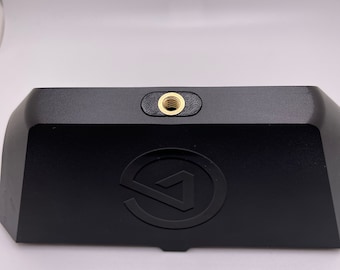 Elgato Stream Deck XL Plug Mount – Rear Cable Port 1/4-20 Tripod Adapter