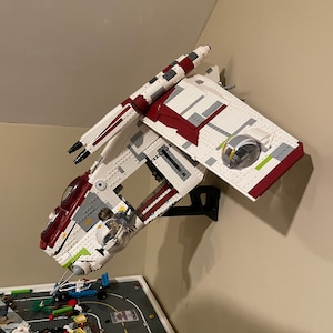 UCS Gunship Wall Mount