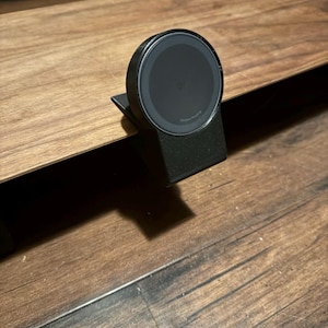 Abgewinkelte Handy Halterung für Grovemade Monitor Halterung, Anker A25M0 MagSafe Ladegerät