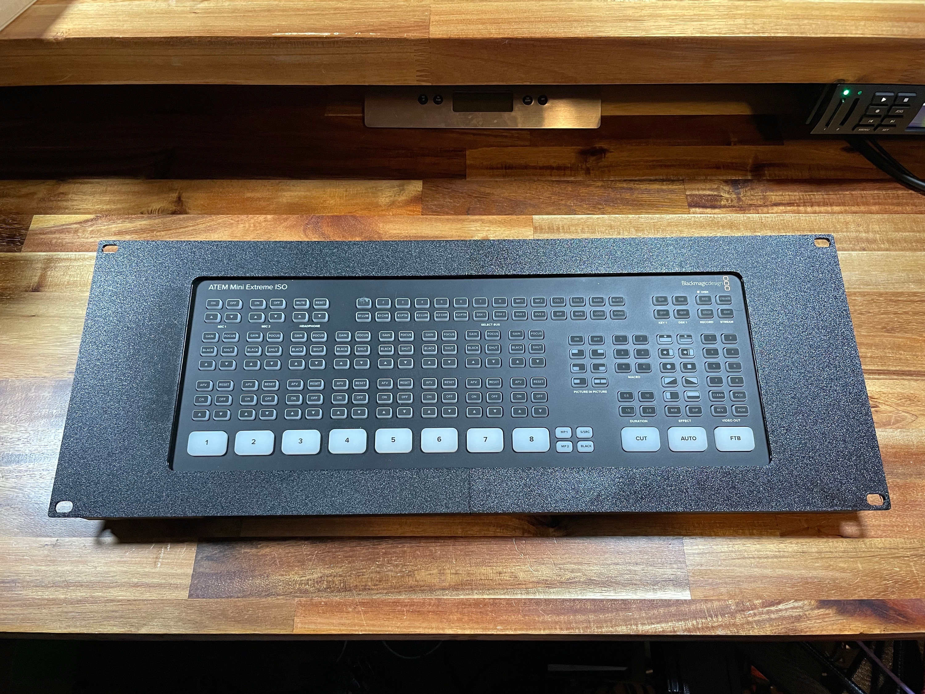 ブラックマジックデザイン ATEM Mini Extreme ラックマウント ブラックマジックデザイン ATEM Mini Extreme ラックマウント