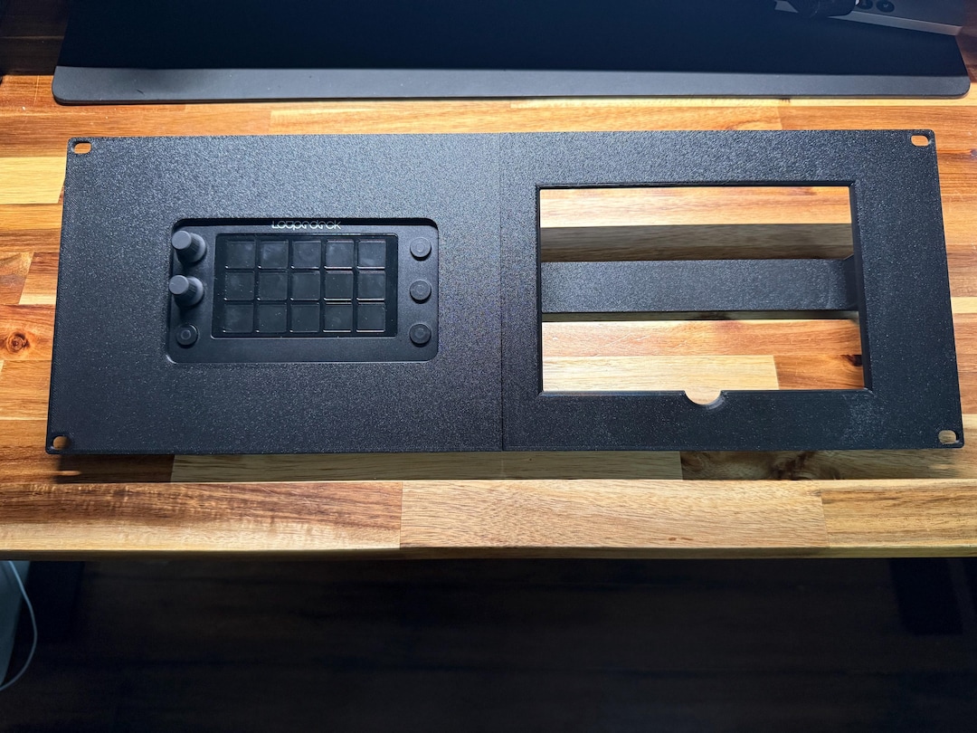 TC Electronic Clarity M & Loupedeck Live S Combo Rack Mount – 19