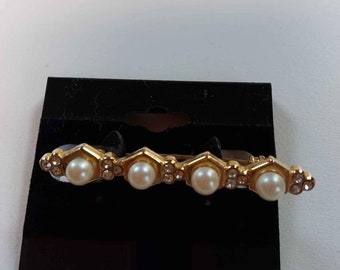 Bar pin with faux Pearls