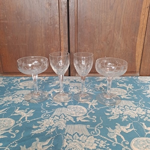 Saint-Louis France Kristall-Champagnergläser und Weingläser, Geschirr aus dem frühen 20. Jahrhundert