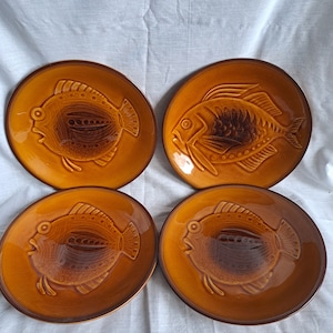 Lot 4 plates Longchamp Robert Picault relief Poissons France vintage countryside sea chic