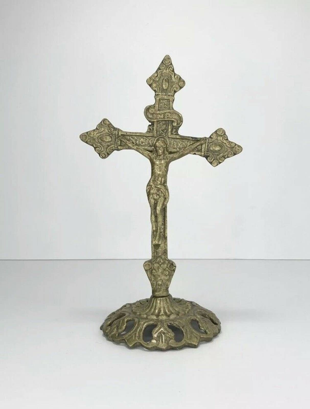 H8.5” Reticulated Base Ornate Standing Cross/Crucifix 20th C Antique Bronze E H8.5” Reticulated Base Ornate Standing Cross/Crucifix 20th C Antique Bronze E