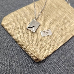 Collar personalizado con sobre y mensaje secreto grabado, regalo para el Día de la Madre, cumpleaños, maestra, ATSEM, niñera, San Valentín, Navidad.