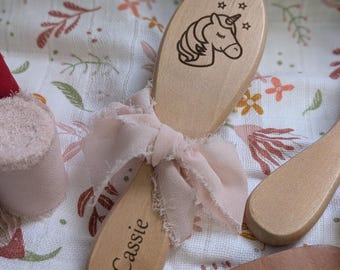 Personalized children&#39;s and baby brushes and wooden comb, engraved drawing, first name, ribbon, gift idea for birthday, Easter, birth, Christmas...