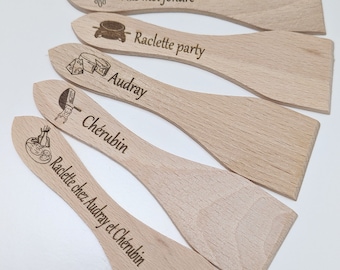 personalisierte Raclettespatel aus Holz mit Lasergravur