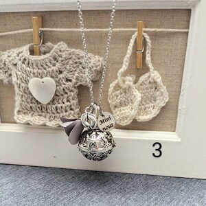 Personalized pregnancy bola Mini us, baby of love, with pompom sound ball, charm, and engraved medal Bola 3