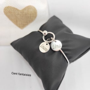 personalized bracelet, round medallions or engraved hearts, first names, initials, 2 sizes available.