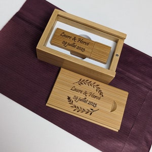Gepersonaliseerde USB-stick in gegraveerde houten doos, huwelijksgeschenk, 16 GB, 32 GB, 64 GB; gepersonaliseerde geschenkdoos met ornament, cadeau voor fotograaf, gravure 2. Clair