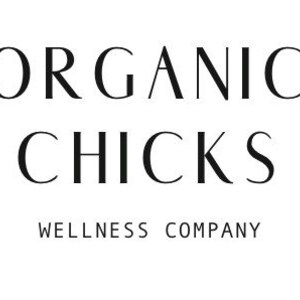 Peut inclure: Logo noir et blanc pour Organic Chicks Wellness Company.