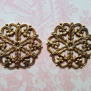 Brass Round Filigree Stampings x 2 - 3231RAT