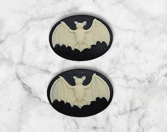 25mm x 18mm Resin Bat Cameos - L1385