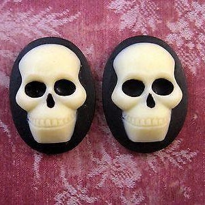 25x18mm Front Profile Skull Cameos (2) - L560