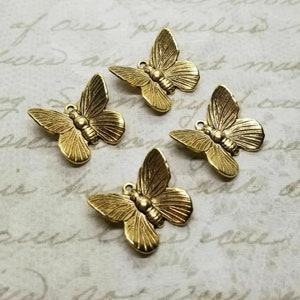 Piccole farfalle in ottone con ciondoli ali sollevate x 4 - 6303-1RGB