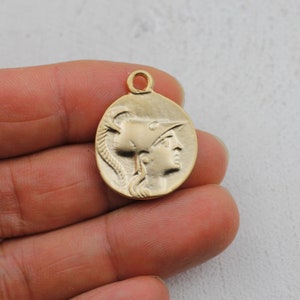 5 römische Soldat Charms, Krieger Münze Charms, Matt vergoldet, Zamak Schmuckstücke, Großhandel Schmuck lieferung,. ZM805 MG