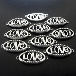 10 Love Verbinder Charms, versilbert, Love Charms, Verbinder für Armband, Wholesale Schmuckherstellung, ZM485 AS