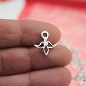 20 Antique Silver Fleur-de-Lys Charms, Zamak beads, charms for bracelet, beads for jewelry making. ZM517 AS