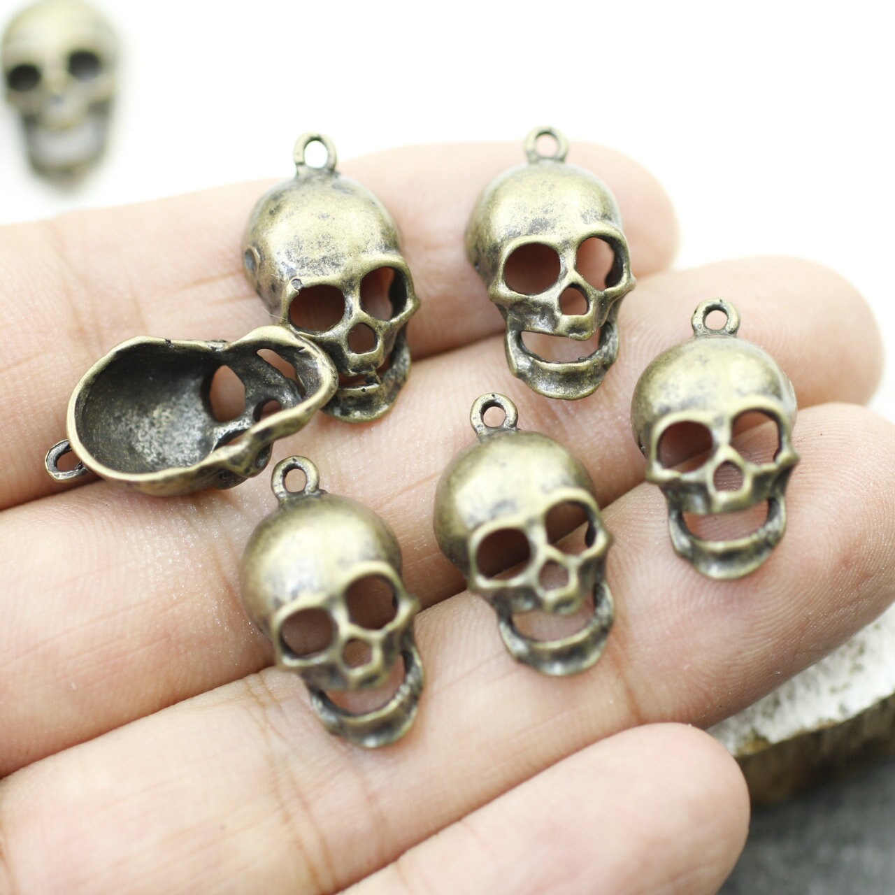 Justin Davis ジャスティンデイビス Essential Skull Pendant