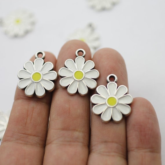 10 Enamel Daisy Charms, White Daisy Flower, Flower Charms