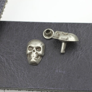 10 Dark Silver Skull Nieten, Skull Charms, Dark Silver Plated, Zamak Schmuckzubehör, Schmuckzubehör, ZM54 DS