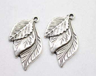 Antique Silver Plated 5-Leaf Pendant, ZAMAK Floral Charm (40x24mm)