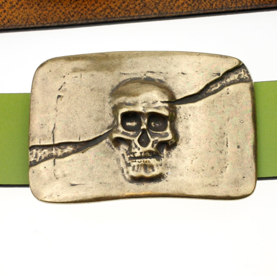 Tomb Raider Skull Belt Buckle, Solid Metal, Gold, Complete with