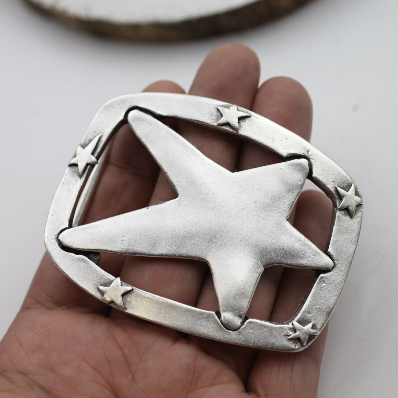 Boucle De Ceinture Western Argentée Avec Étoiles Et Flammes - Style Cowboy, Largeur 1.5 Pouce