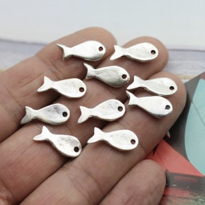 20 Fish charms, Sterling Silver Plated, Fisch Charms for making Earrings, Pendant Necklaces, keychains, Bracelet charms, Wholesale, ZM688 AS