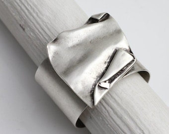 BRUTALISTISCHE asymmetrische manchetarmband, antiek zilveren statement dikke armbandmanchet, modernistische sieraden, cadeau voor haar, B346