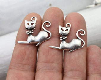 10 Antique Silver Cat Charms, ZAMAK Pendants, Jewelry Supplies