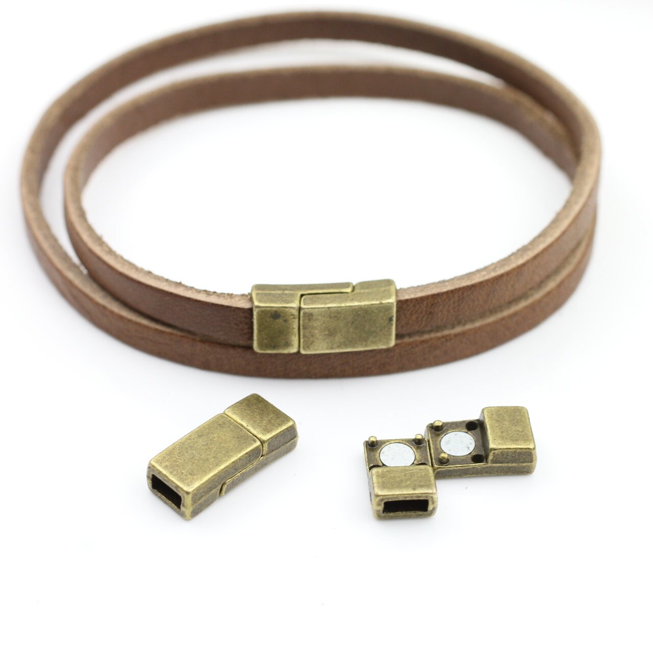 Fermoir magnétique couleur bronze en forme de boucle pour cuir plat de 5mm Fermoir magnétique couleur bronze en forme de boucle pour cuir plat de 5mm