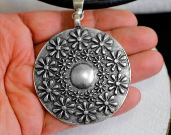 Silver Flower pendant, Floral brass pendant,  Necklace pendant, Women pendant, Leather pendant, Floral round jewelry, Jewelry Findings, P50