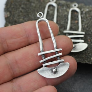 5 Silver dangling Long shield Boho charms, tribal ethnic silver Pendant, Antique silver charm, wholesale charms for jewelry making, zm1150as