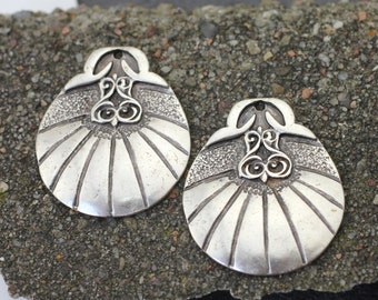 1 Antique Silver Tribal Charms Pendants, Earring Making Supplies, ZME106