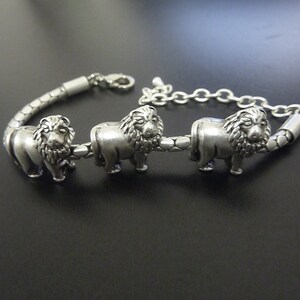 10 Lion Beads, Large Hole Lion Beads, Lion Charms, Jewelry Making Supply, Silver plated Wholesale Beads, Animal Jewelry, ZM359 AS