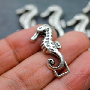 10 Seepferd Verbinder, Sterling versilbert, Silberarmband Verbinder, Kordelarmband, Wickelarmband, Lederarmband Herstellung, ZM42 AS