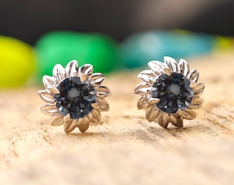 Boucles d'oreilles tournesol spinelle gris Boucles d'oreilles minimalistes en pierres précieuses Boucles d'oreilles florales en argent sterling 925 Boucles d'oreilles de mariage délicates cadeau pour femme
