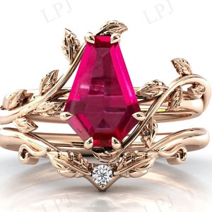 Juego de anillo de compromiso de rubí en forma de ataúd para mujeres Art Deco Ruby Red Gemstone Wedding Ring Set Antique Leaf Design Ring Set Regalo de aniversario