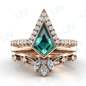 Kite Shaped Emerald Engagement Ring Set 925 Silver Emerald Art Deco Wedding Ring Set 3 Piece Emerald Ring Set Unique Anniversary Ring Set