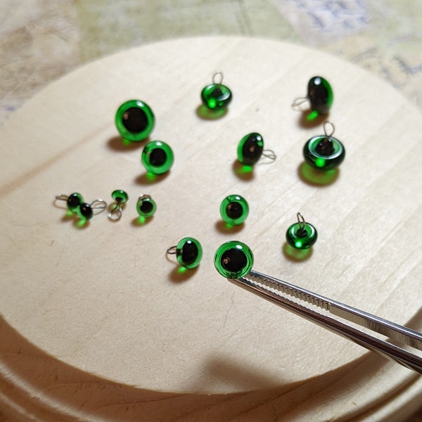 1 pair green glass eyes4 to9 mm with loop. Glass eyes for doll, teddy bears, knitted toy, amigurumi. Glass for toy.