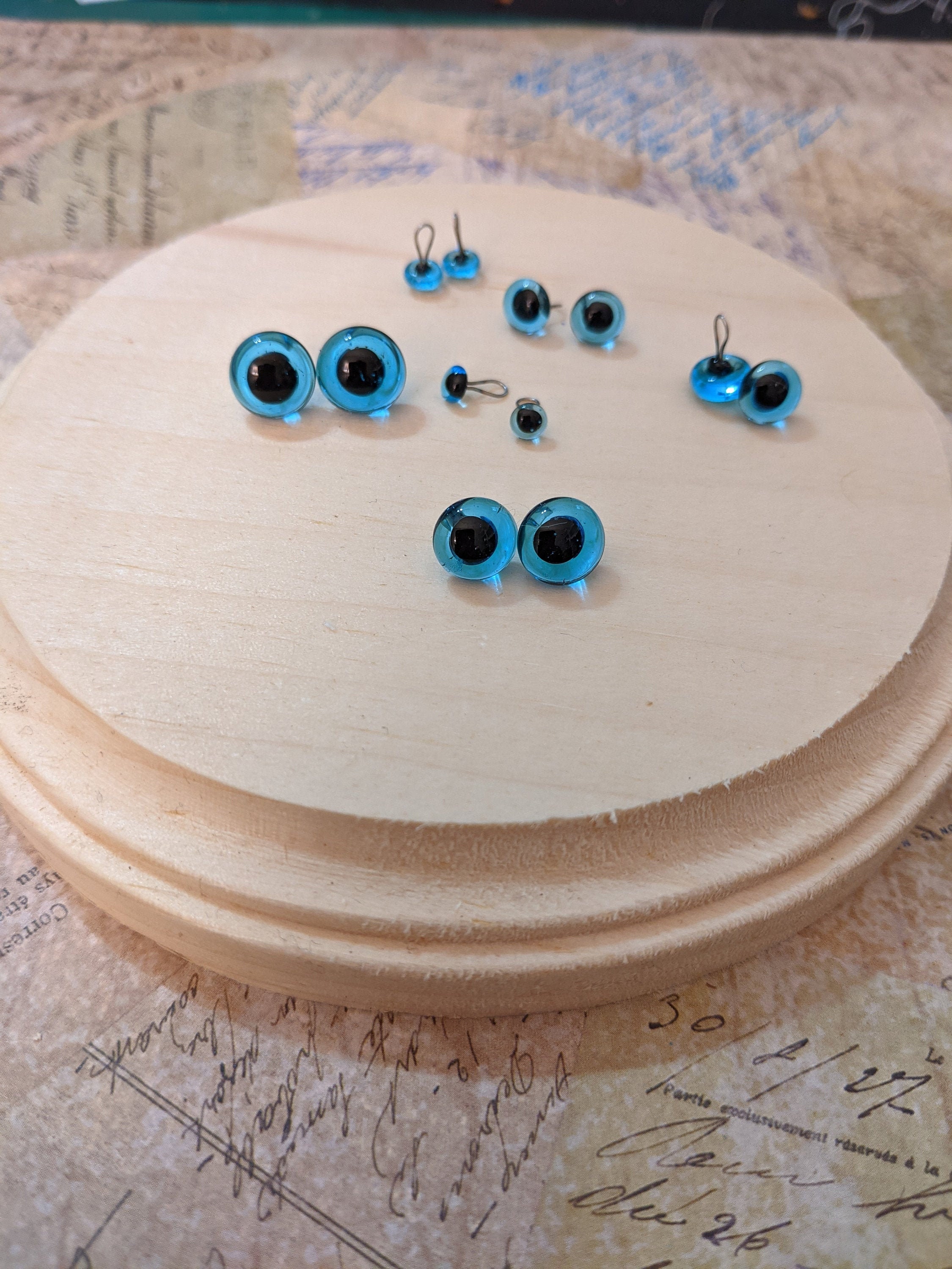 1 pair of blue glass eyes 4 to 9 mm with loop. Eyes for doll, teddy bears, knitted toy, amigurumi.