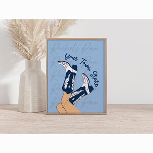 College Cowboy Boots Digitaldruck | Benutzerdefinierte College Digital Druck | College Poster | Schule Digitaldruck | Selbst gestaltetes Schulposter